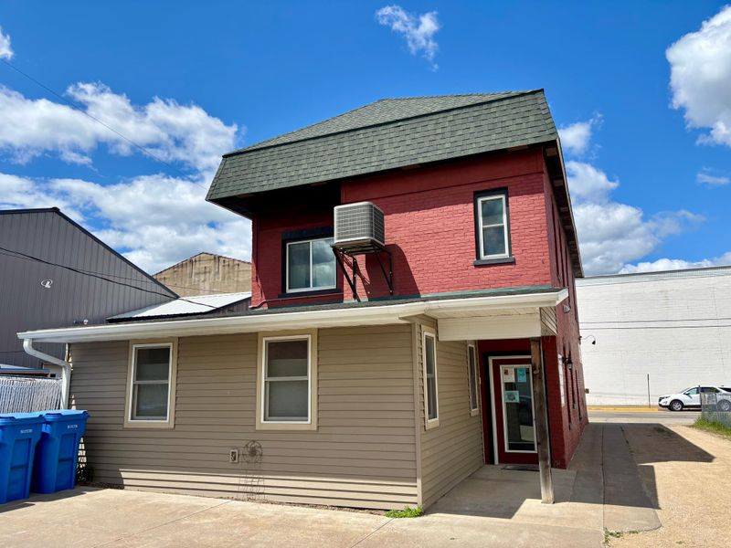 1005 W 5th St, Winona, MN 55987