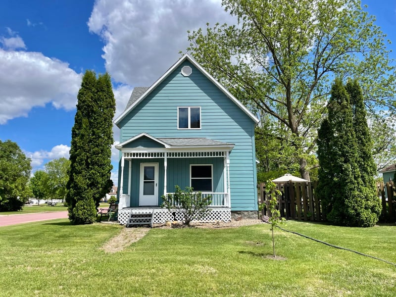 120 Prairie St N, Comfrey, MN 56019