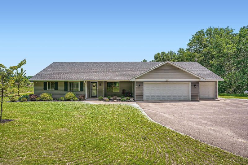 31531 London Dr NE, Cambridge, MN 55008