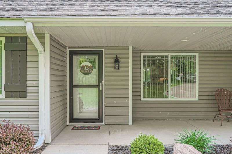 31531 London Dr NE, Cambridge, MN 55008