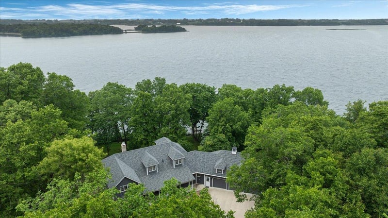 7420 Long Lake Rd, Willmar, MN 56201