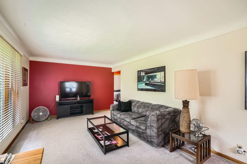 1033 Beatrice St, Eagan, MN 55121