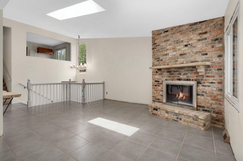 31 Garden Dr, Burnsville, MN 55337