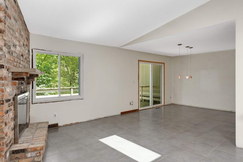 31 Garden Dr, Burnsville, MN 55337