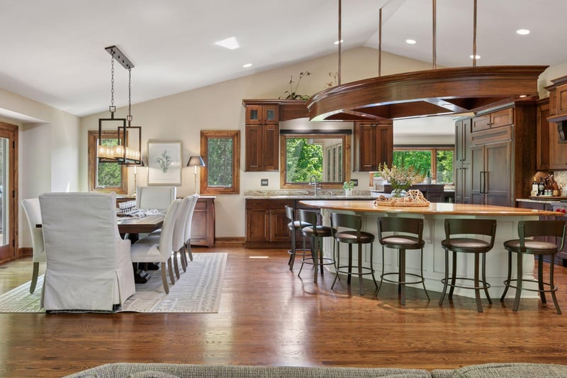 1405 W Farm Rd, Chanhassen, MN 55318
