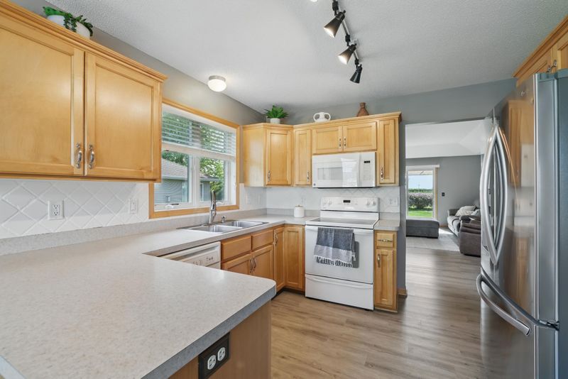 812 S Chestnut St, Belle Plaine, MN 56011