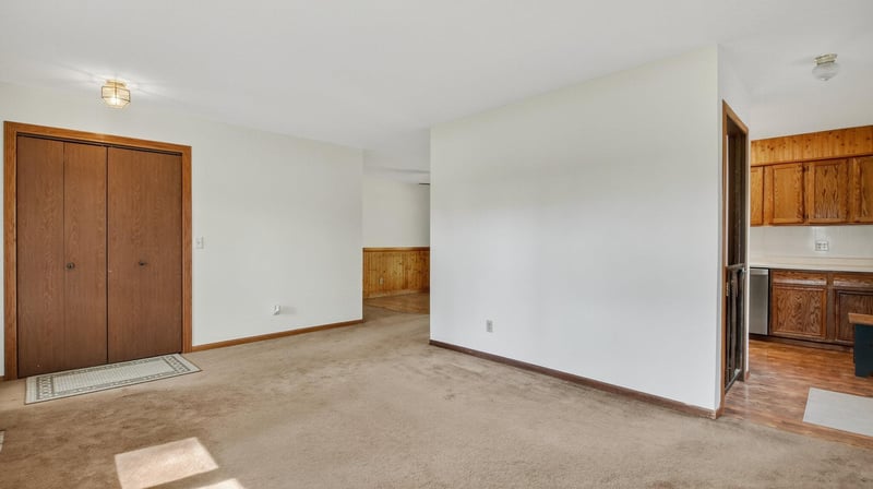 212 Mound Park Dr, Elk Mound, WI 54739