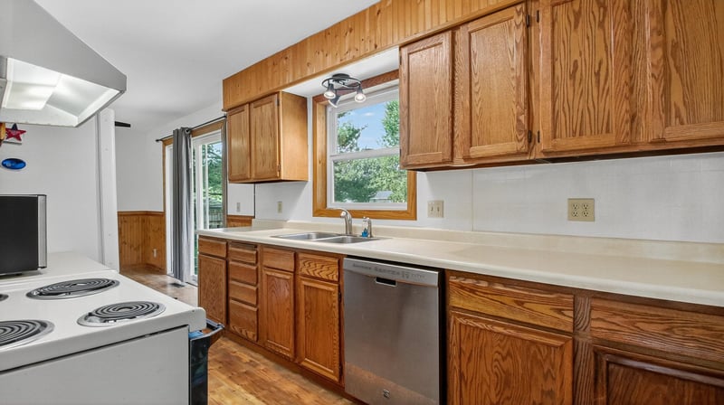 212 Mound Park Dr, Elk Mound, WI 54739