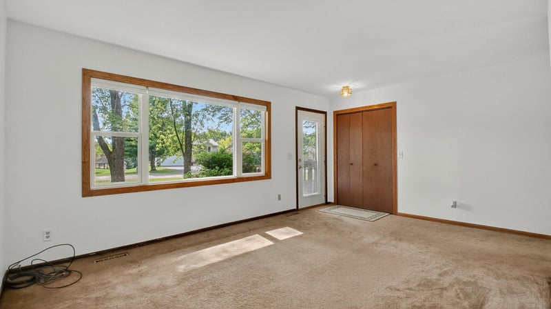 212 Mound Park Dr, Elk Mound, WI 54739