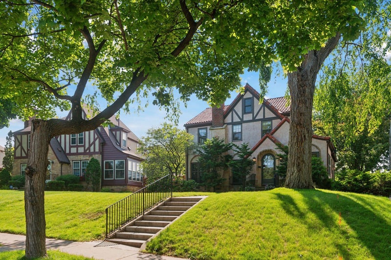 5229 Woodlawn Blvd, Minneapolis, MN 55417