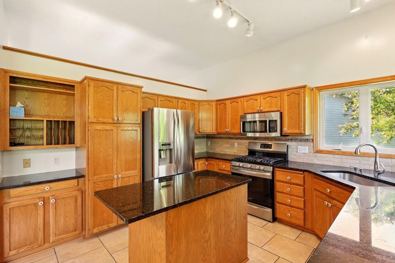 1013 Trillium Ct, Eagan, MN 55123