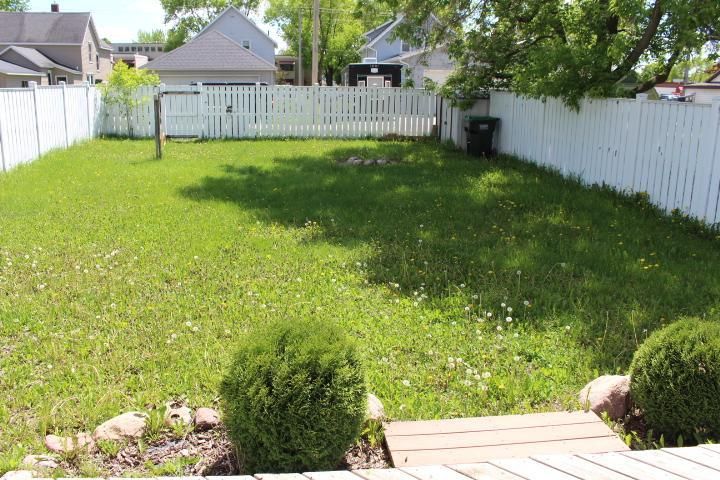 10 E Main St, Melrose, MN 56352