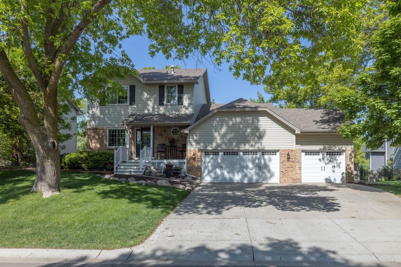 8821 Jonquil Ln N, Maple Grove, MN 55369