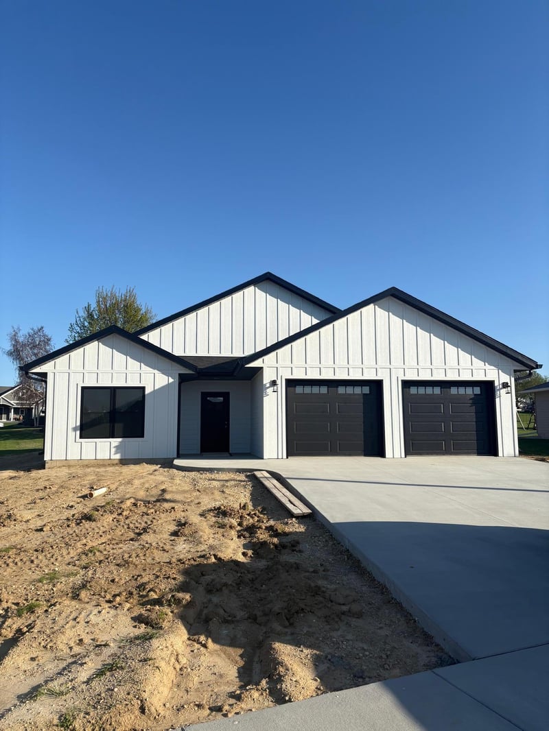 1101 Courtney Dr, Caledonia, MN 55921