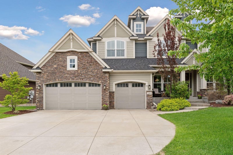 140 Wildwood Ct, Mahtomedi, MN 55115