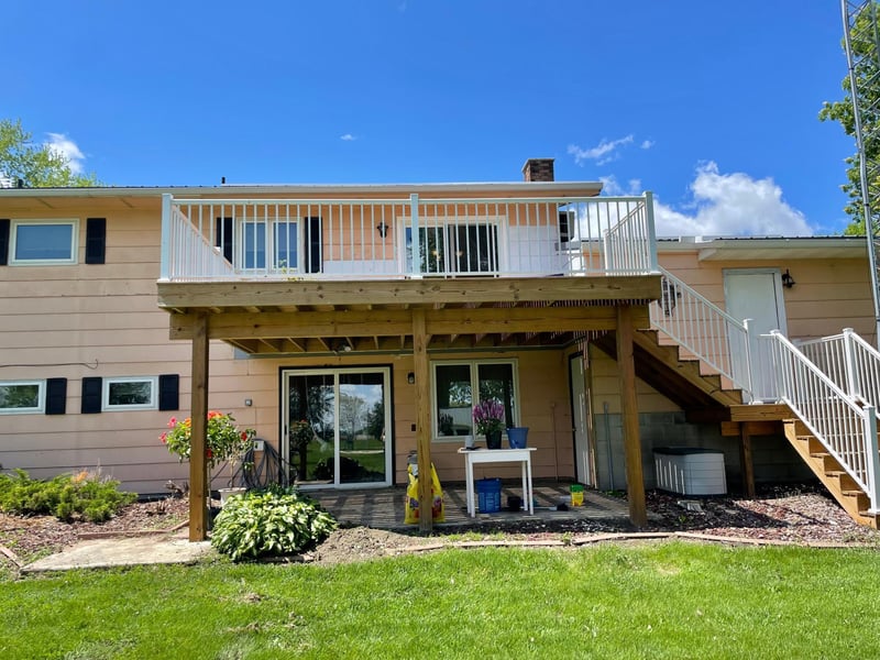 351 5th St S, Franklin, MN 55333