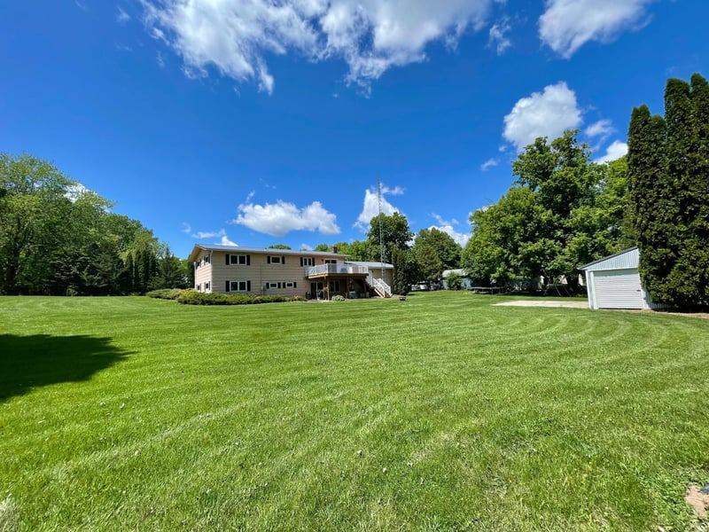 351 5th St S, Franklin, MN 55333