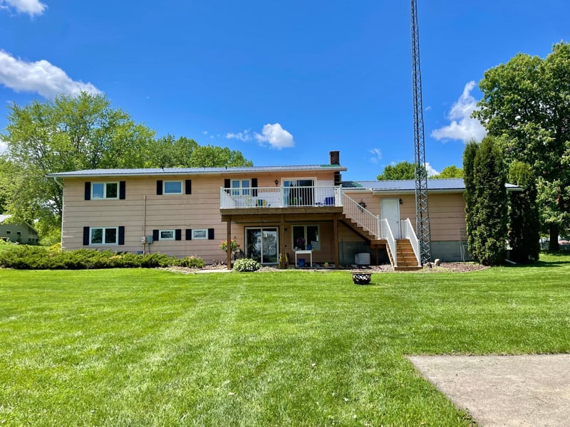 351 5th St S, Franklin, MN 55333
