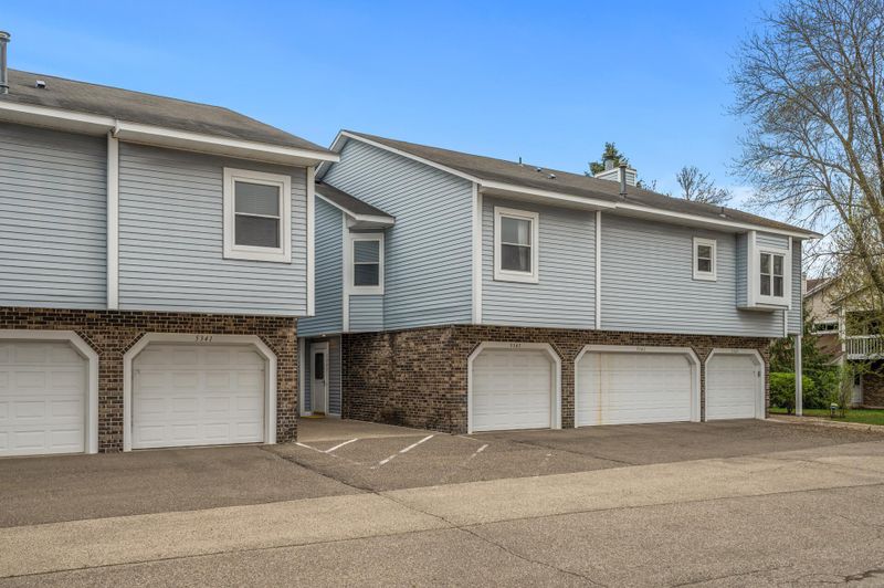5345 Highpointe Ter, Bloomington, MN 55437