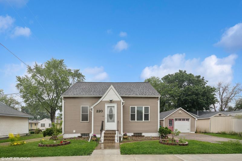 220 E State St, Belle Plaine, MN 56011