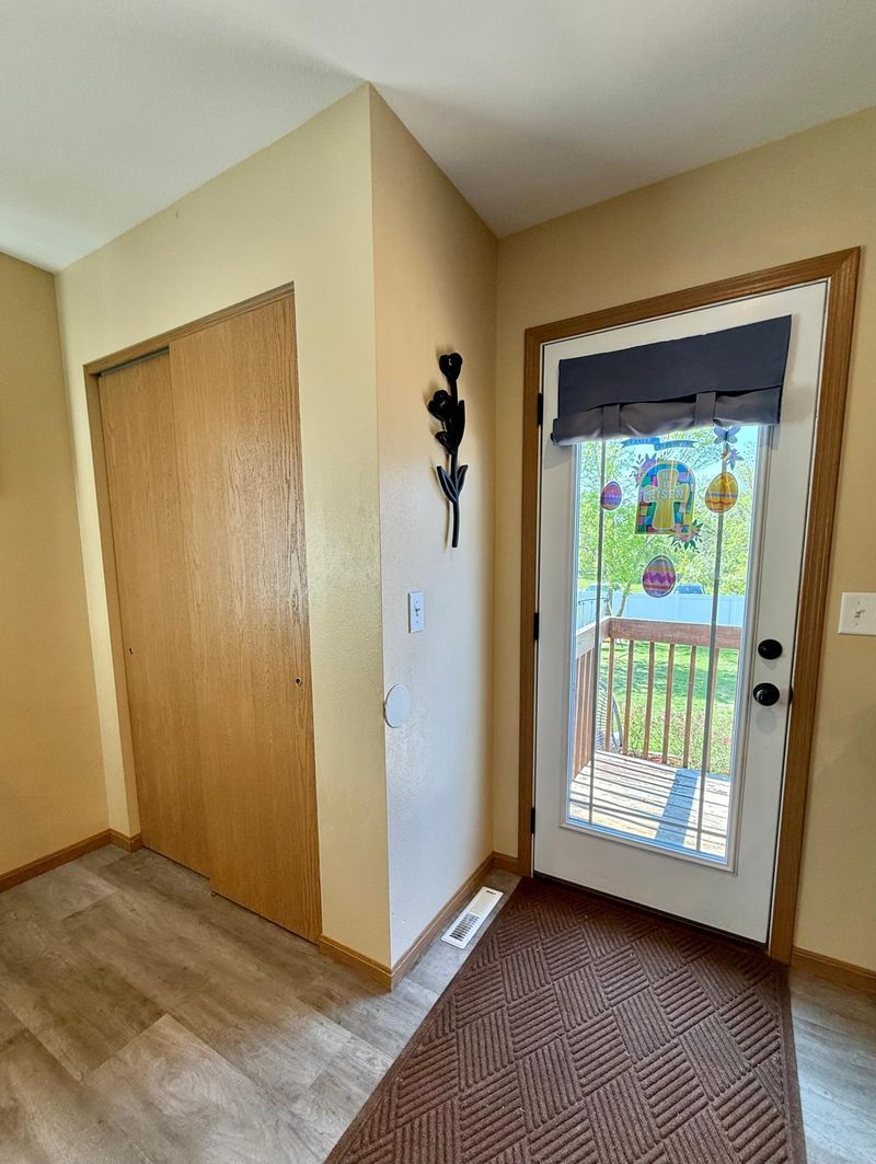 2014 Nelson Dr, Thief River Falls, MN 56701