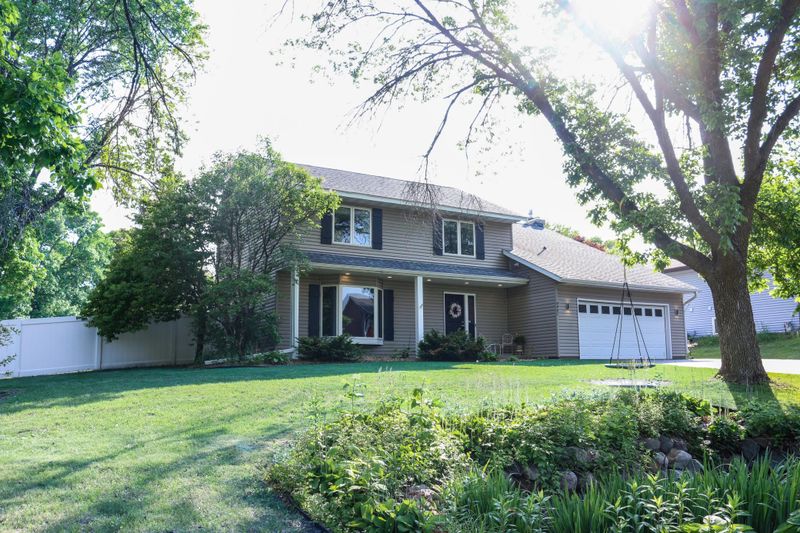 9461 Wentlock Rd, Woodbury, MN 55125