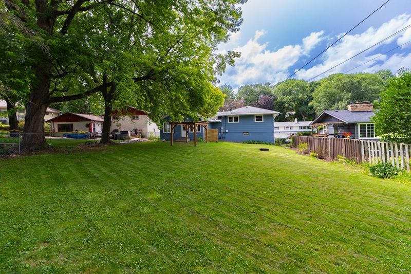 2914 Idaho Ave N, Crystal, MN 55427