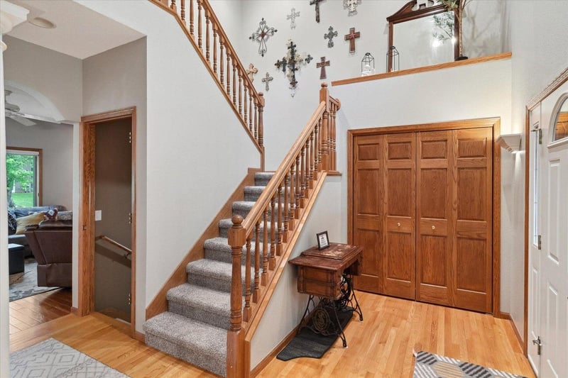 405 August Hills Dr, La Crescent, MN 55947