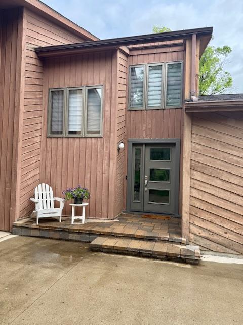 128 Knollwood Dr, Redwood Falls, MN 56283