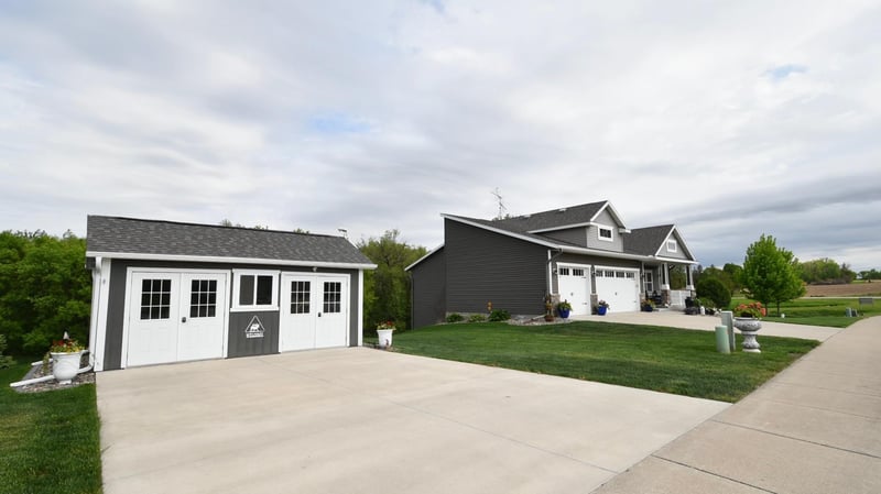 631 Nelson Dr, Wanamingo, MN 55983