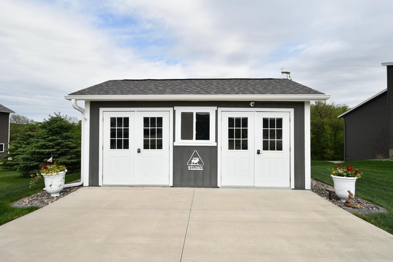 631 Nelson Dr, Wanamingo, MN 55983