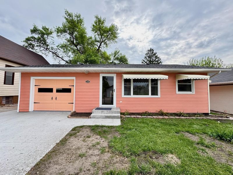 115 1st St SE, Pelican Rapids, MN 56572