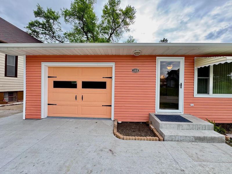 115 1st St SE, Pelican Rapids, MN 56572