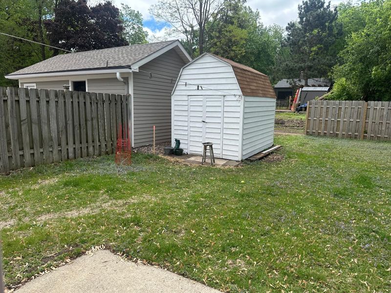 150 Locust St, Mahtomedi, MN 55115