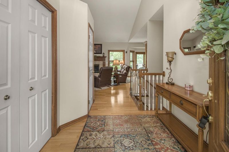 1636 Spinaker Dr, Woodbury, MN 55125