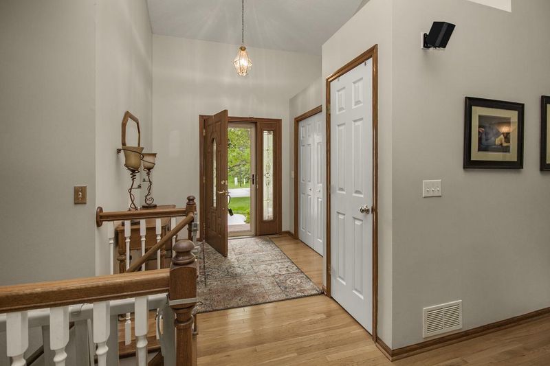 1636 Spinaker Dr, Woodbury, MN 55125