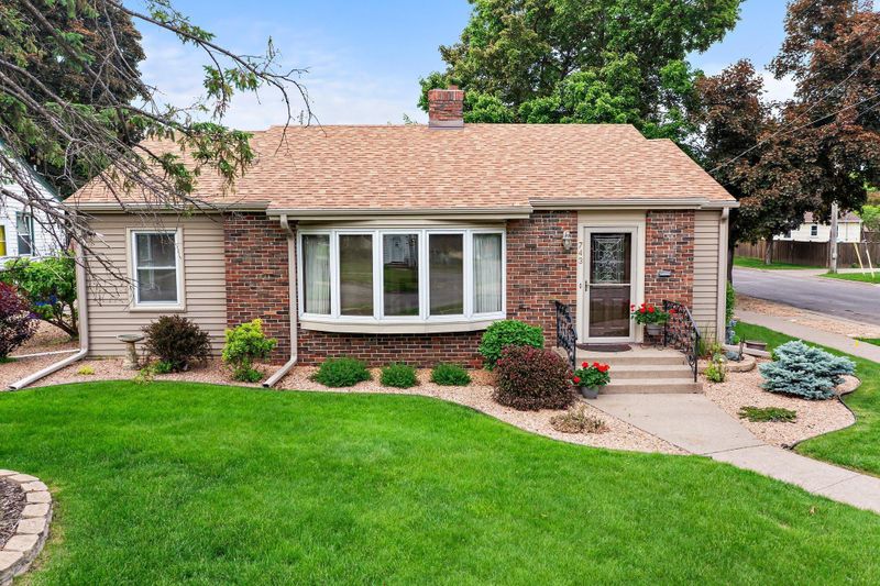 743 Cottage Ave W, Saint Paul, MN 55117