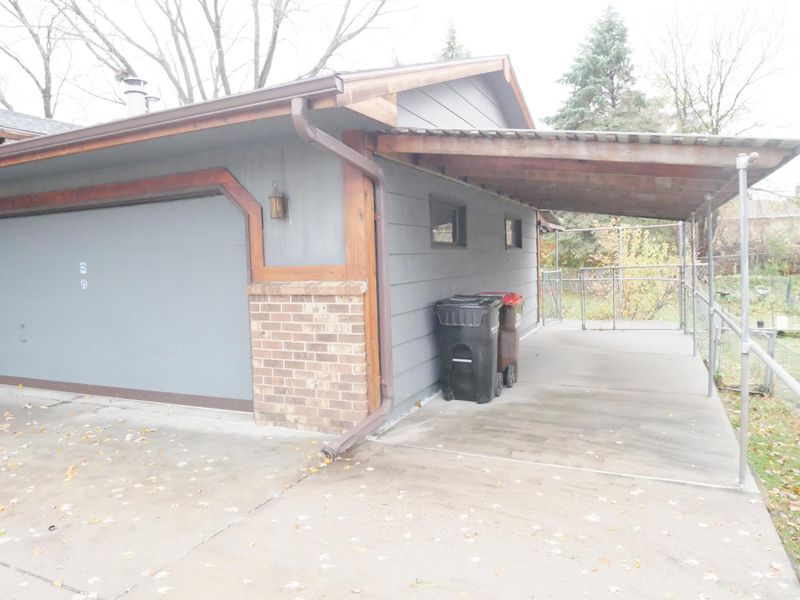 1996 Kingston Ave E, Maplewood, MN 55109