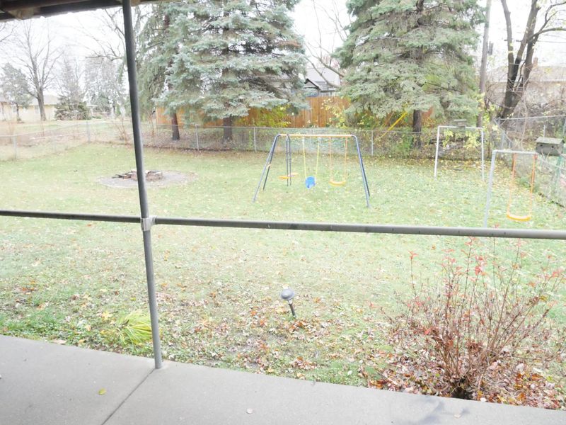1996 Kingston Ave E, Maplewood, MN 55109