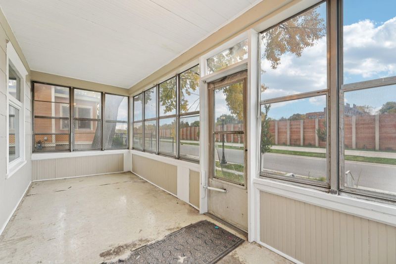 979 Hudson Rd, Saint Paul, MN 55106