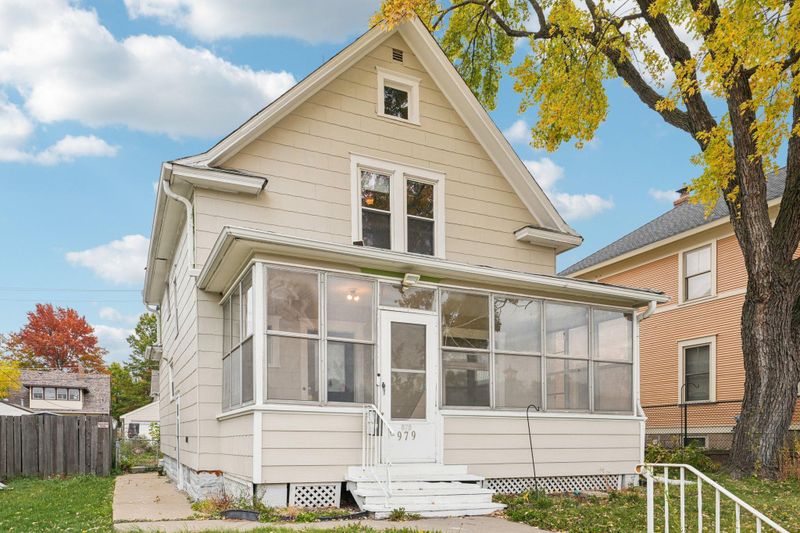 979 Hudson Rd, Saint Paul, MN 55106