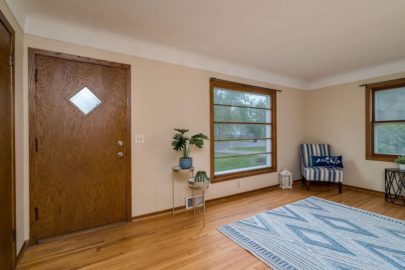 5825 Maryland Ave N, Crystal, MN 55428