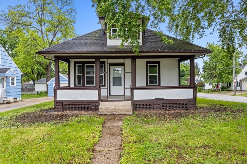 402 11th Ave NE, Rochester, MN 55906