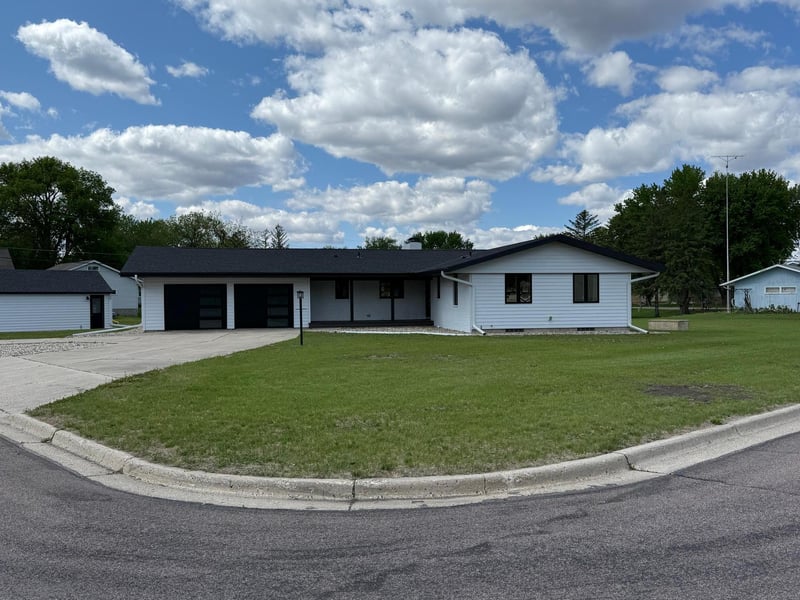 111 W Drache Ave, Buffalo Lake, MN 55314