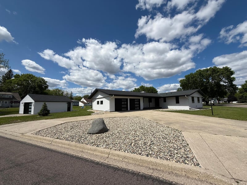 111 W Drache Ave, Buffalo Lake, MN 55314