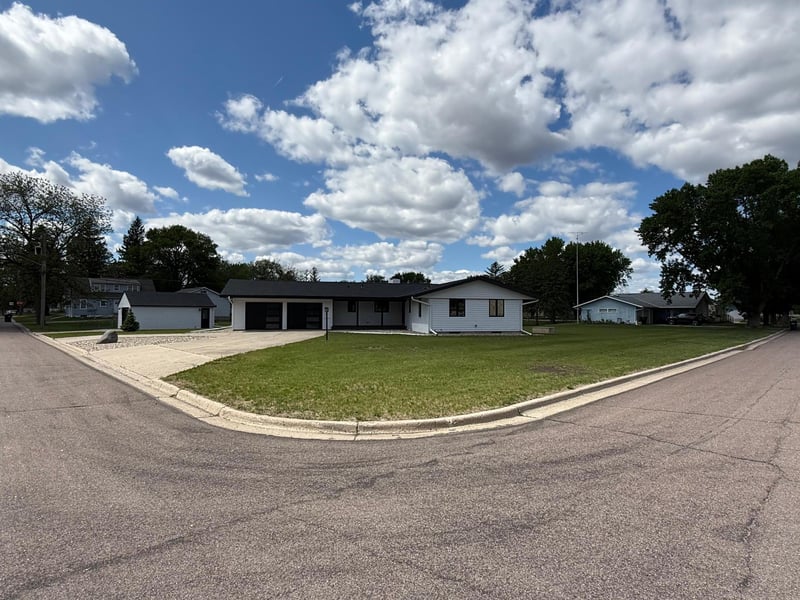 111 W Drache Ave, Buffalo Lake, MN 55314