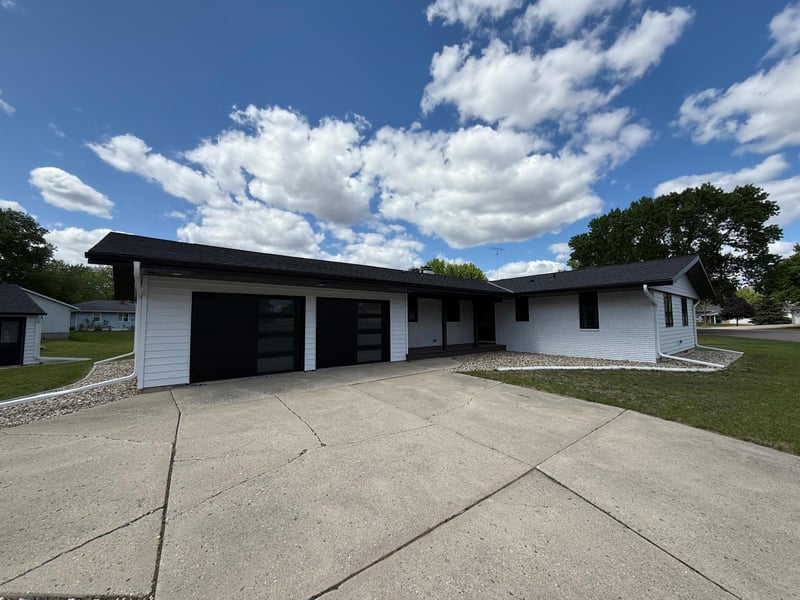 111 W Drache Ave, Buffalo Lake, MN 55314