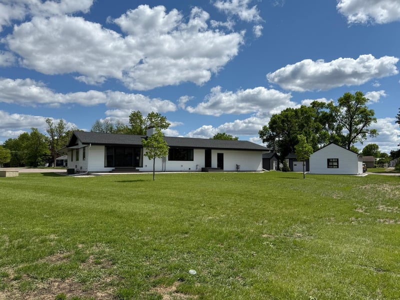111 W Drache Ave, Buffalo Lake, MN 55314