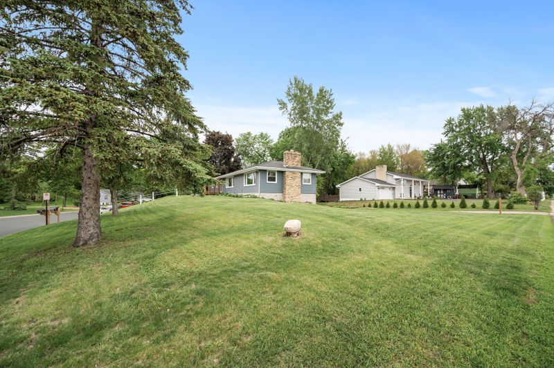 3819 W 103rd St, Bloomington, MN 55431