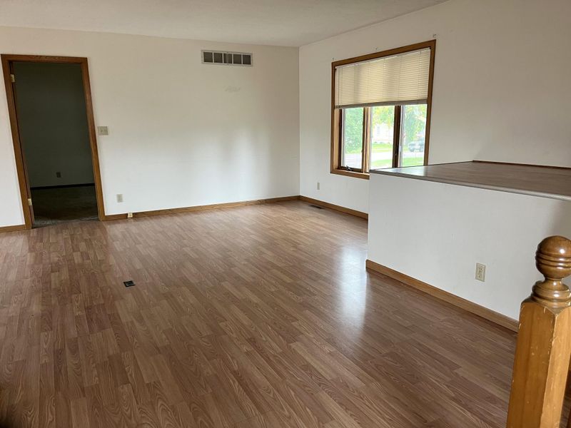 310 8th St, Windom, MN 56101